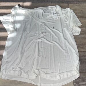 American Eagle Outfitters Cream Short Sleeve V-Neck Tee